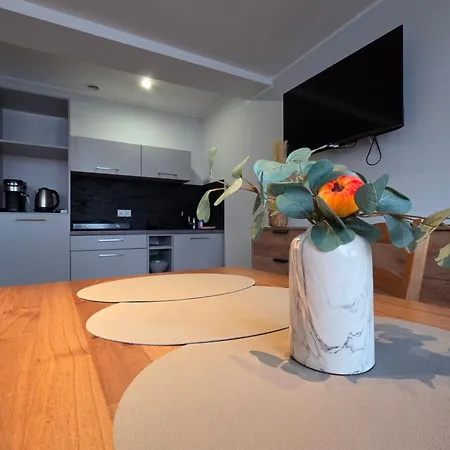 Aparthotel8 بستشستا كلودزكا